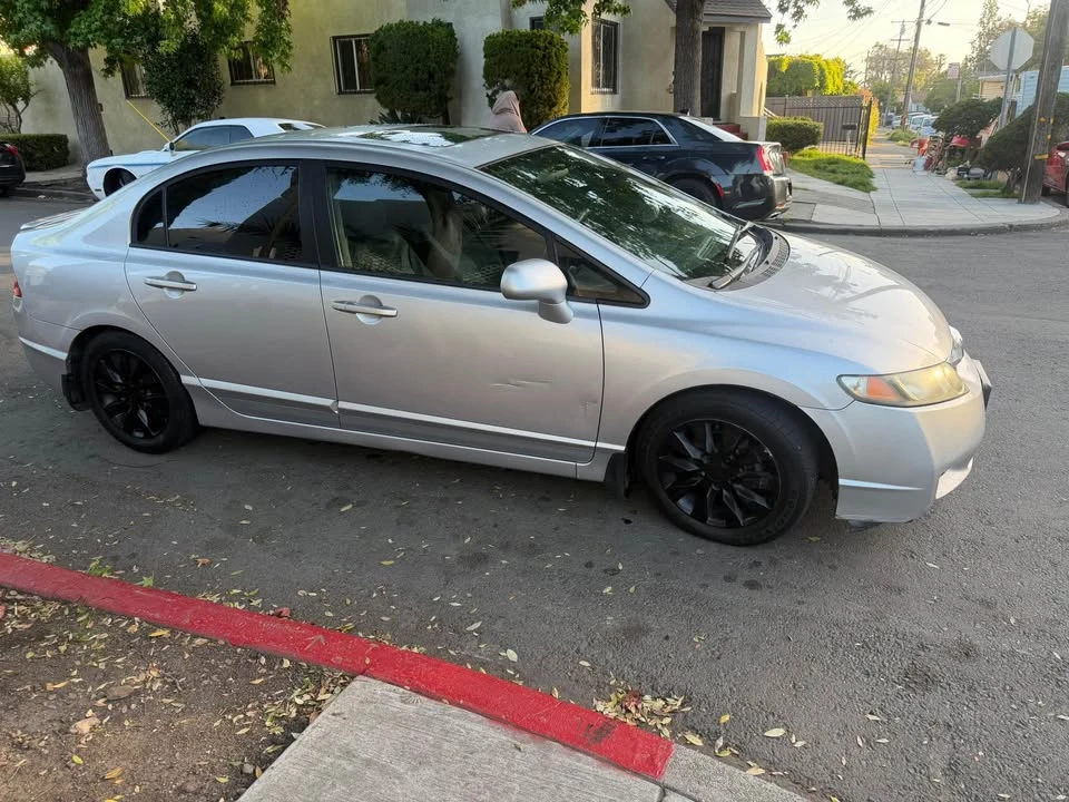 2011 Honda Civic 8th Gen - Image 4 of 13