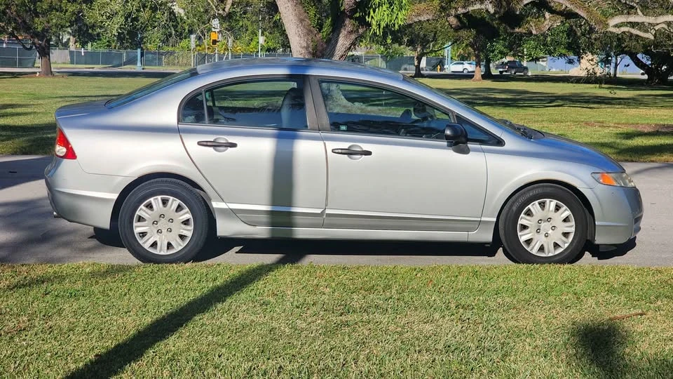 2011 Honda Civic 8th Gen - Image 2 of 19