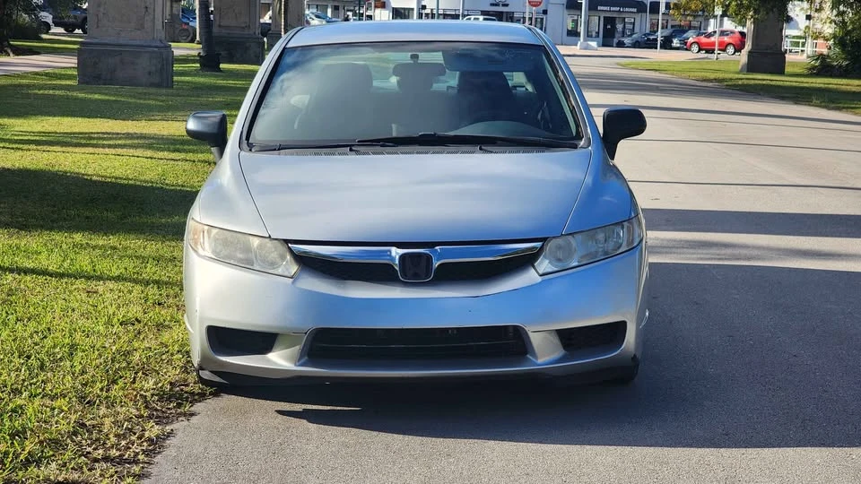 2011 Honda Civic 8th Gen - Image 8 of 19