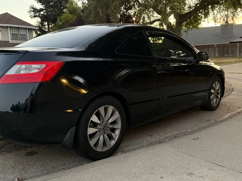 2011 Honda Civic 8th Gen - Image 2 of 10