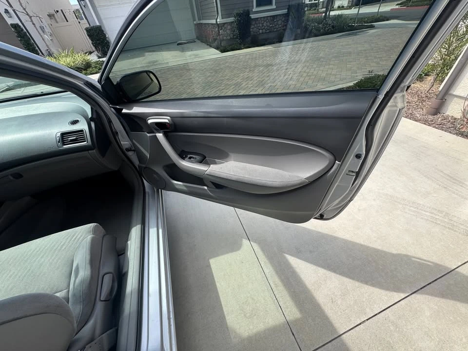 2011 Honda Civic 8th Gen - Image 8 of 13