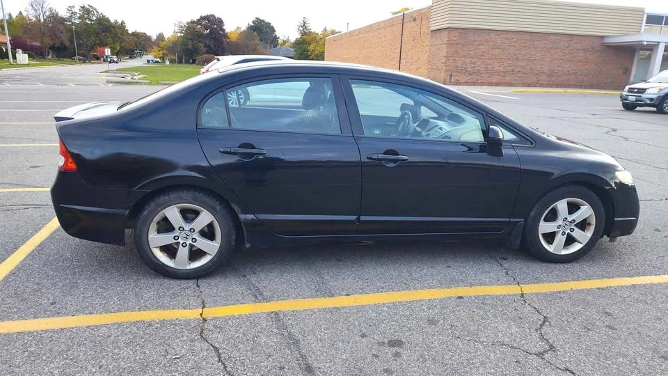 2011 Honda Civic 8th Gen - Image 6 of 9