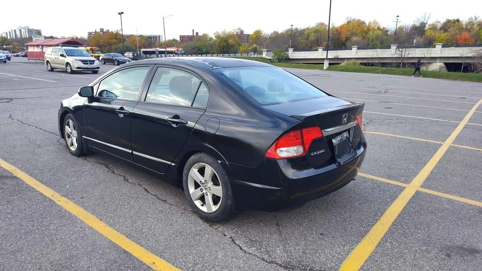 2011 Honda Civic 8th Gen - Image 3 of 9