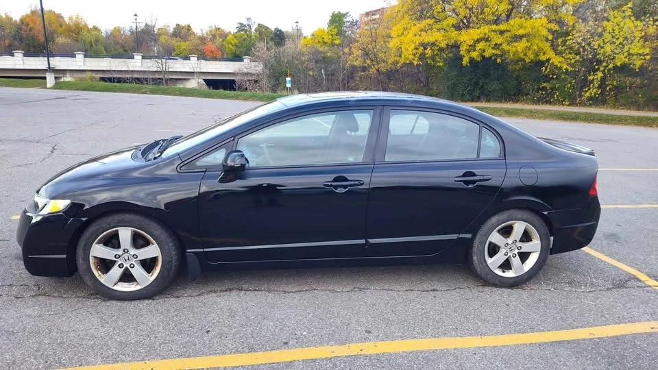 2011 Honda Civic 8th Gen - Image 2 of 9