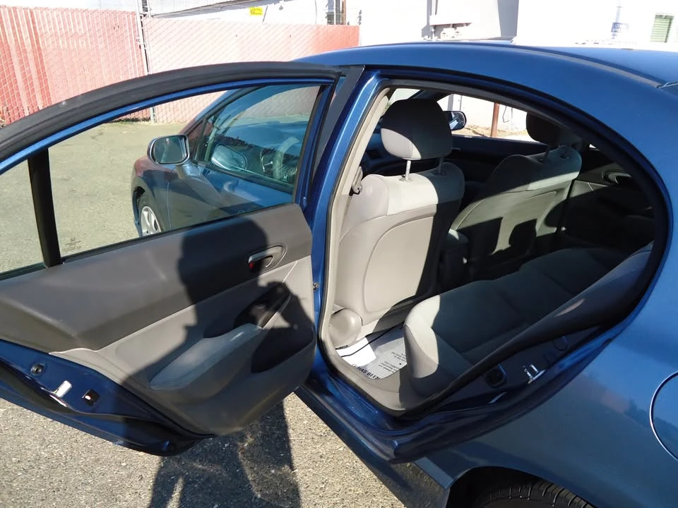 2011 Honda Civic 8th Gen - Image 8 of 17