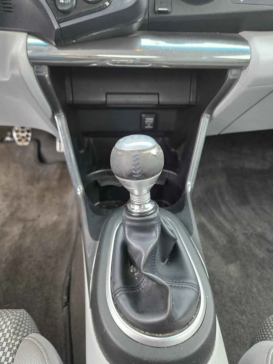 2011 Honda CR-Z - Image 15 of 17