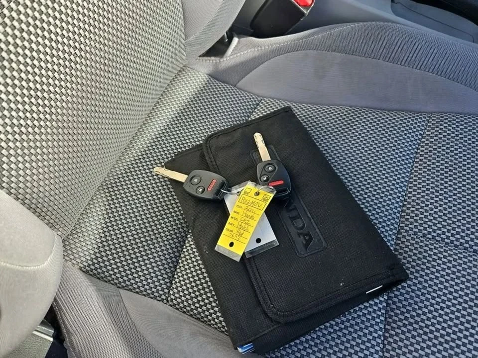 2011 Honda CR-Z - Image 16 of 20