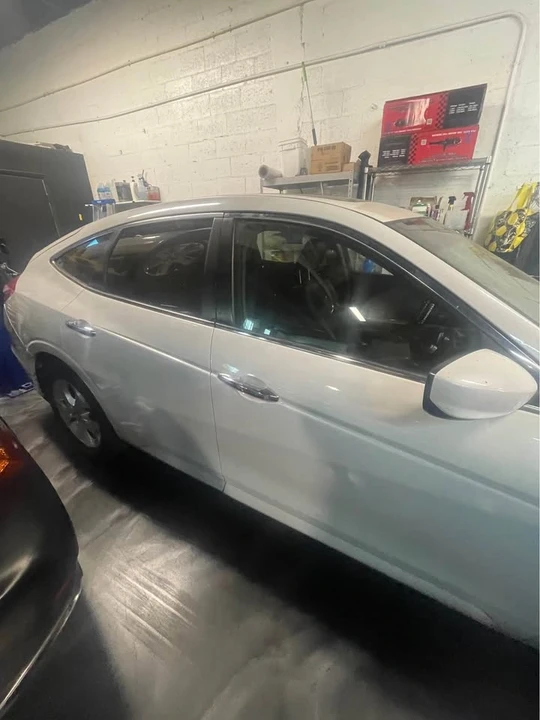 2011 Honda Accord 8th Gen - Image 2 of 4
