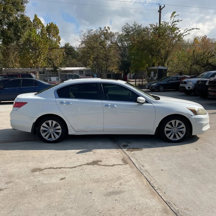 2011 Honda Accord 8th Gen - Image 8 of 17