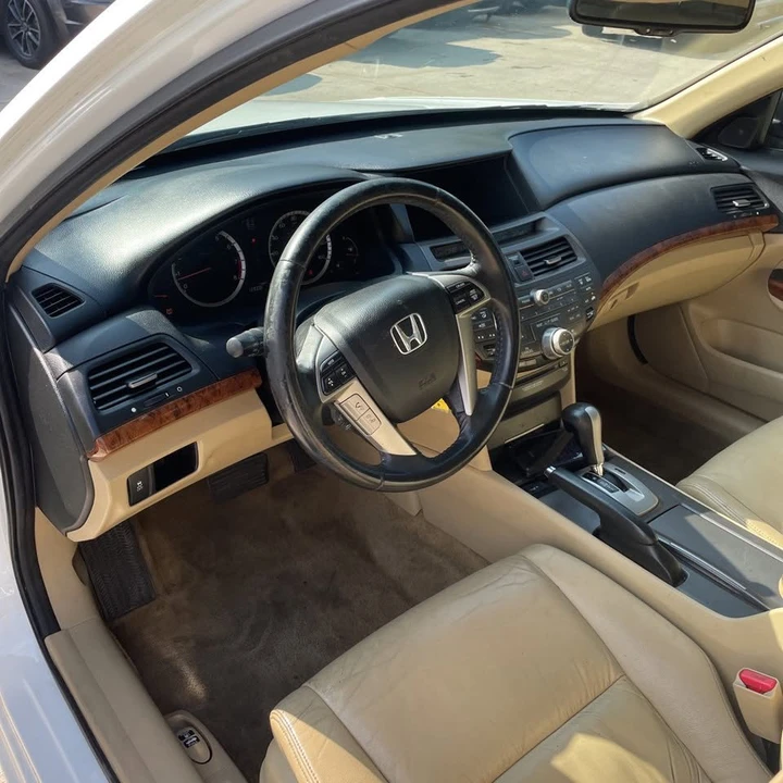 2011 Honda Accord 8th Gen - Image 13 of 17