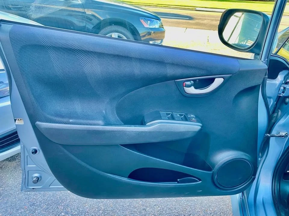 2011 Honda Fit - Image 8 of 19
