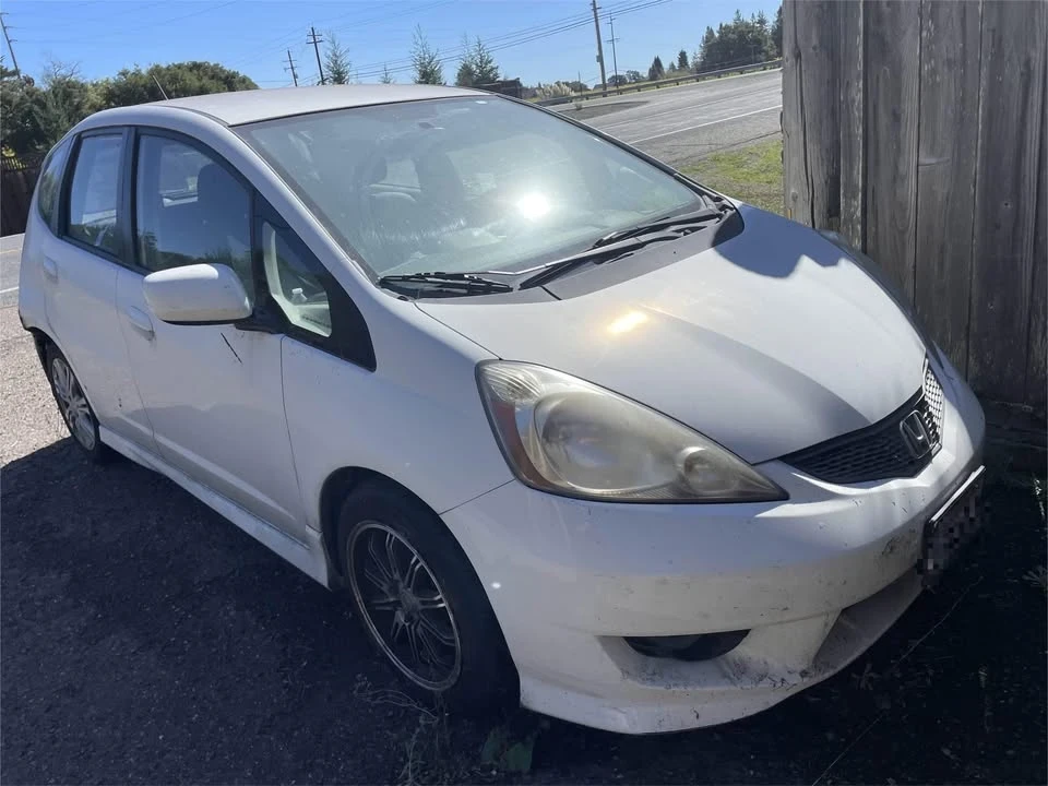 2011 Honda Fit - Image 2 of 6