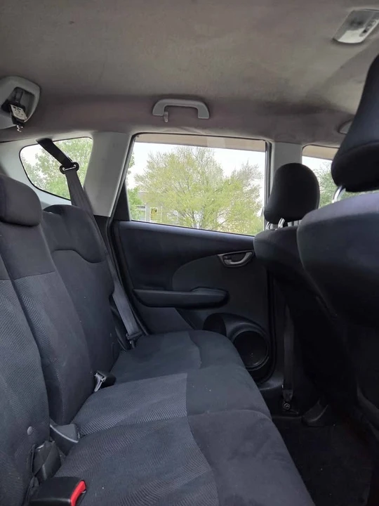 2011 Honda Fit - Image 11 of 17