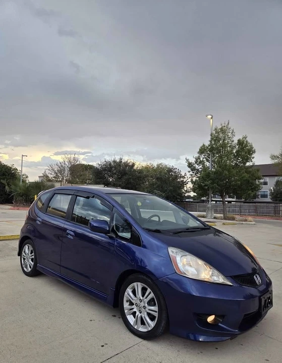 2011 Honda Fit - Image 2 of 17