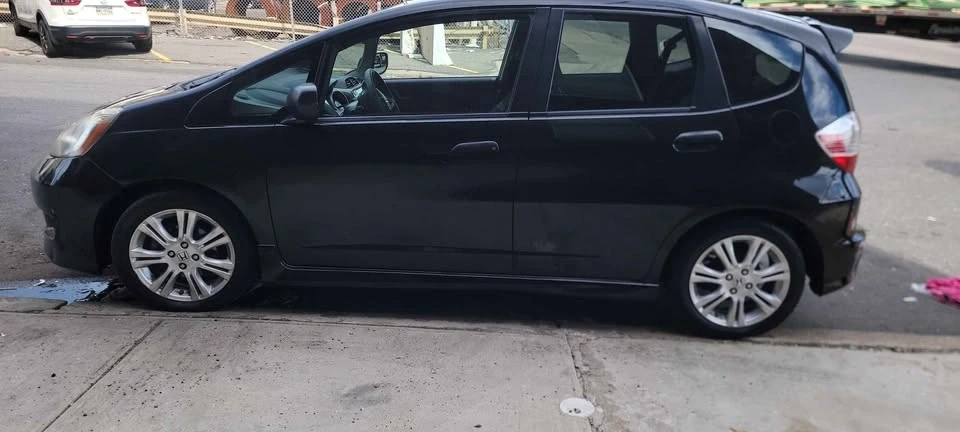 2011 Honda Fit - Image 2 of 7