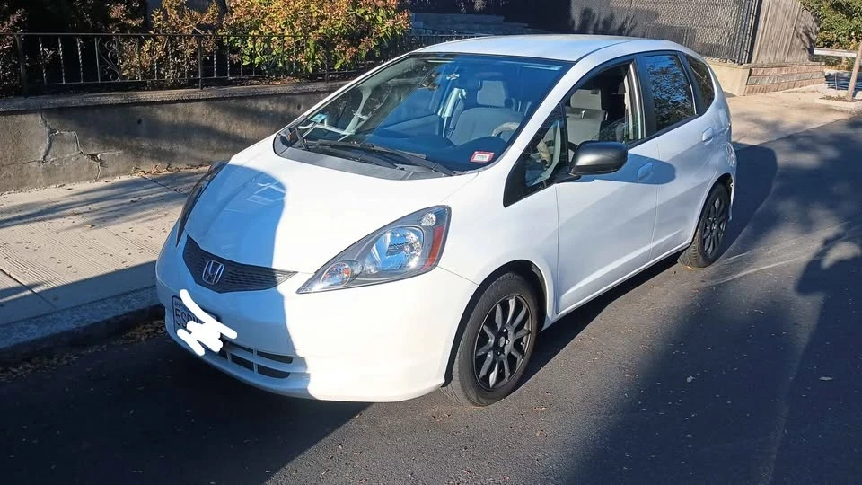 2011 Honda Fit - Image 3 of 17
