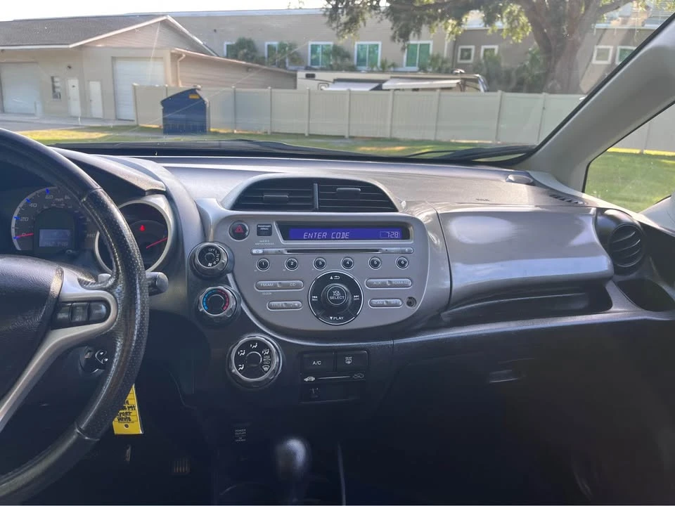 2011 Honda Fit - Image 9 of 10