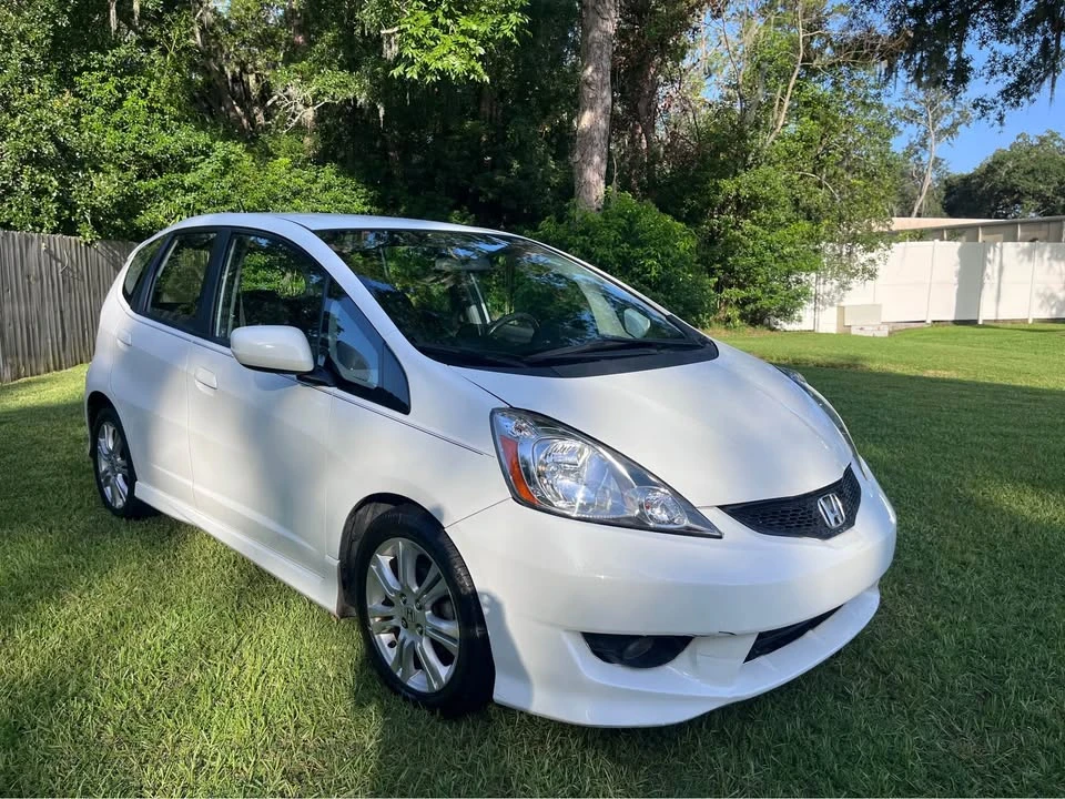 2011 Honda Fit - Image 2 of 10