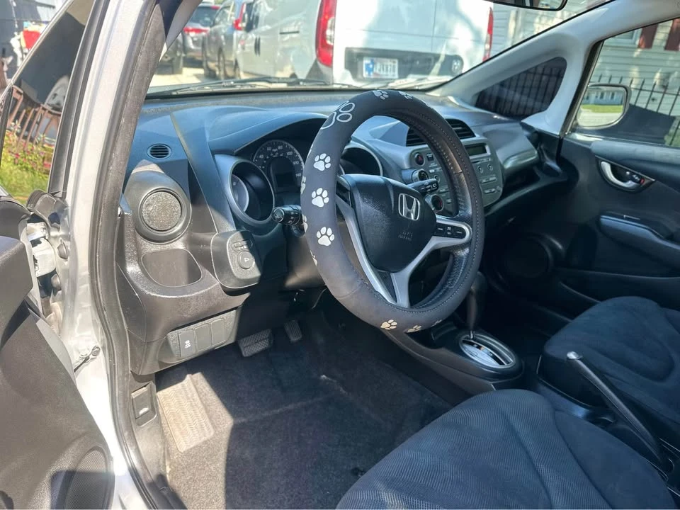2011 Honda Fit - Image 11 of 16