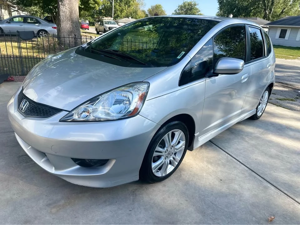 2011 Honda Fit - Image 5 of 16
