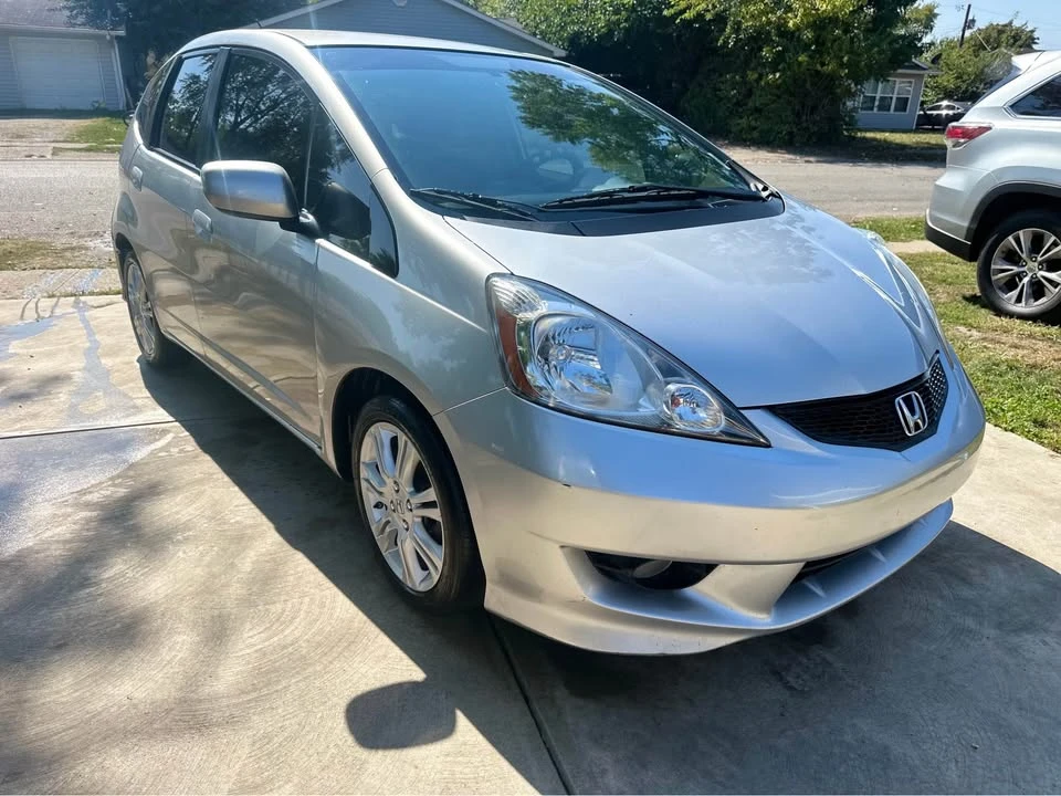 2011 Honda Fit - Image 15 of 16