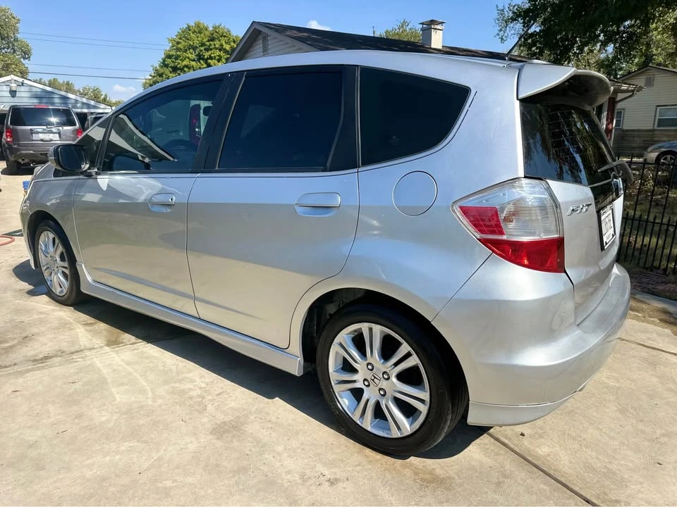 2011 Honda Fit - Image 9 of 16