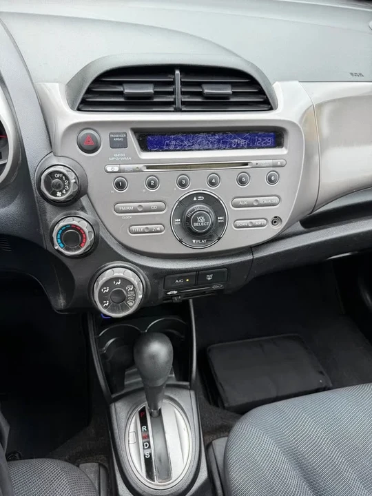 2011 Honda Fit - Image 13 of 18