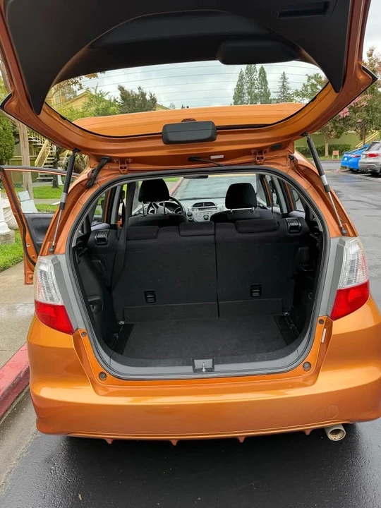 2011 Honda Fit - Image 11 of 18
