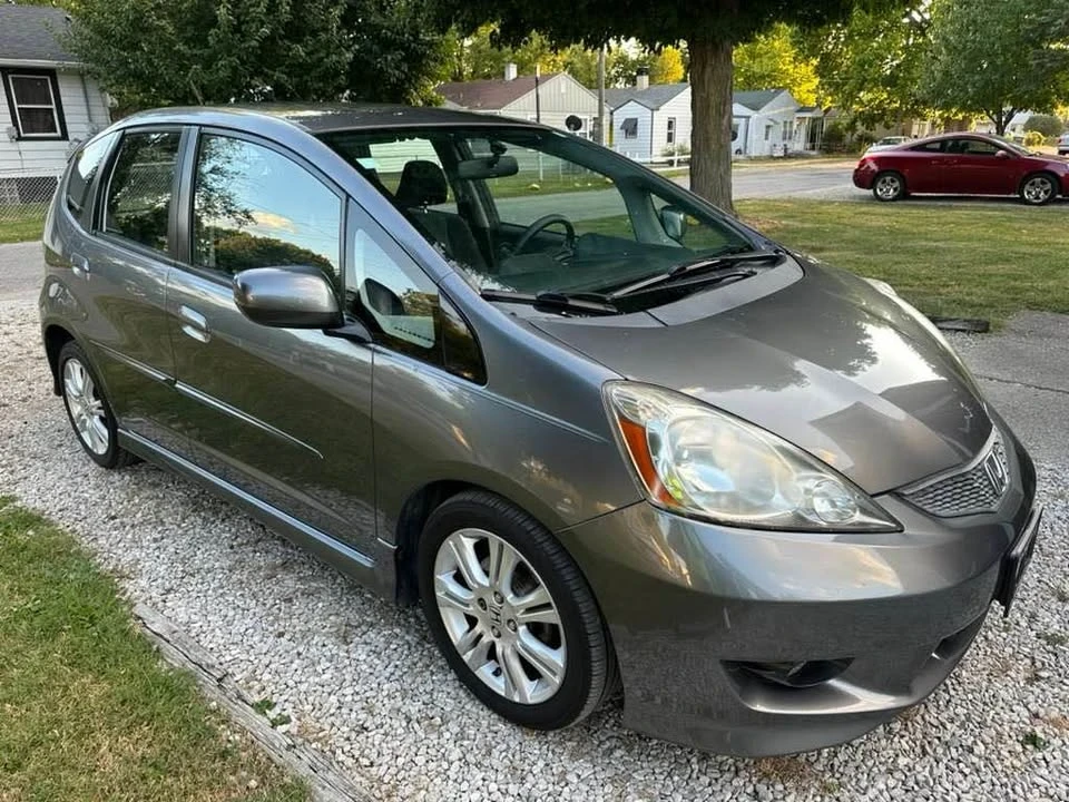2011 Honda Fit - Image 2 of 4