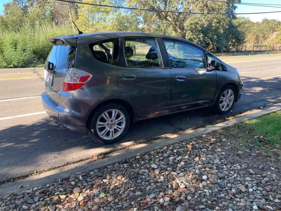 2011 Honda Fit - Image 5 of 10