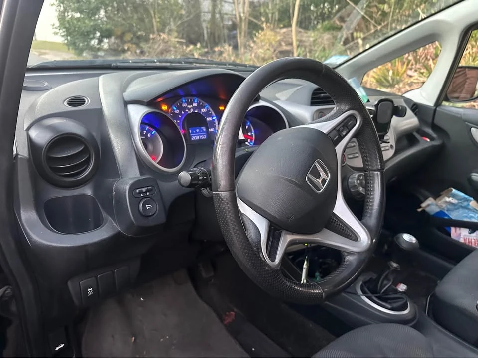 2011 Honda Fit - Image 6 of 9