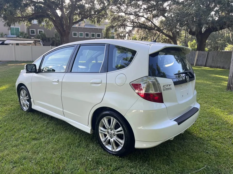 2011 Honda Fit - Image 6 of 10