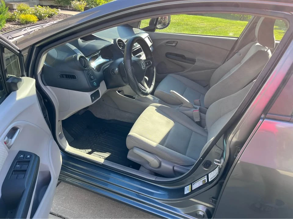 2011 Honda Insight 2nd Gen - Image 2 of 14
