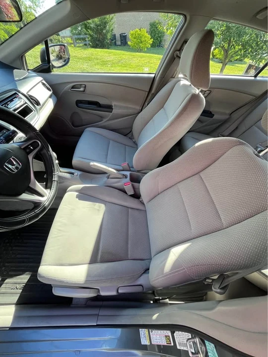 2011 Honda Insight 2nd Gen - Image 5 of 14