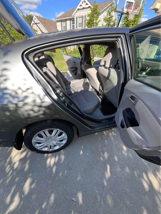 2011 Honda Insight 2nd Gen - Image 8 of 14