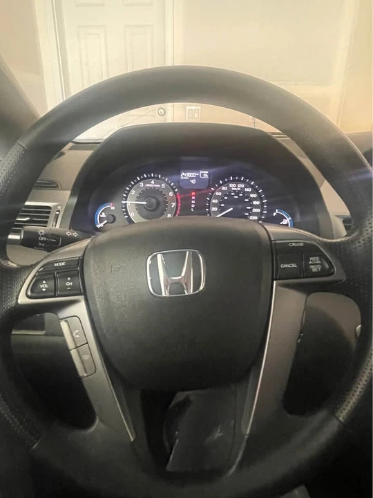 2011 Honda Odyssey - Image 7 of 15