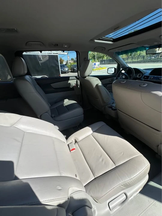 2011 Honda Odyssey - Image 8 of 16