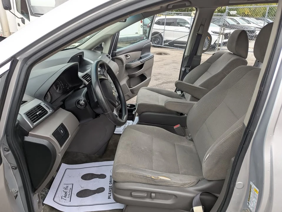 2011 Honda Odyssey - Image 10 of 17