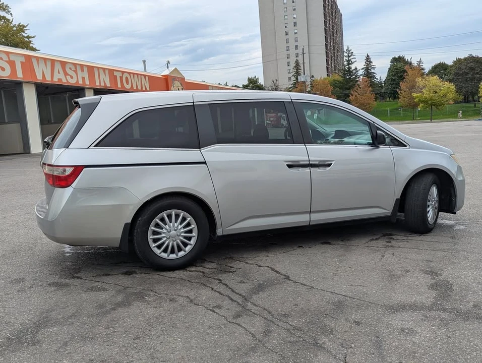 2011 Honda Odyssey - Image 5 of 17