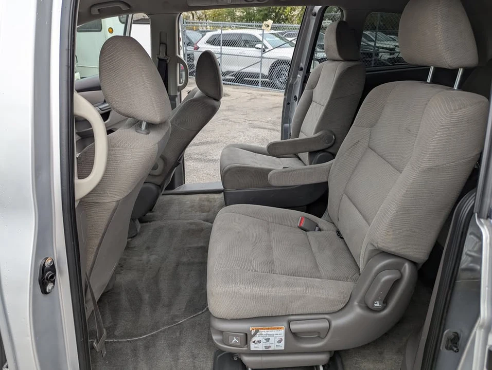 2011 Honda Odyssey - Image 9 of 17