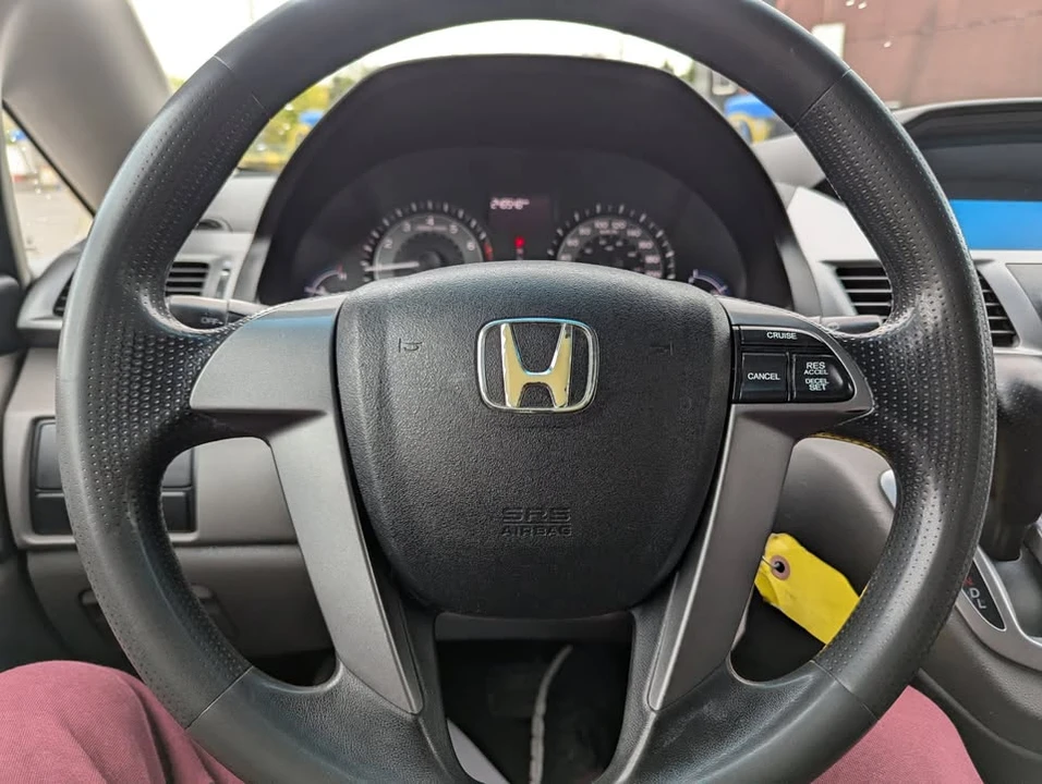 2011 Honda Odyssey - Image 16 of 17