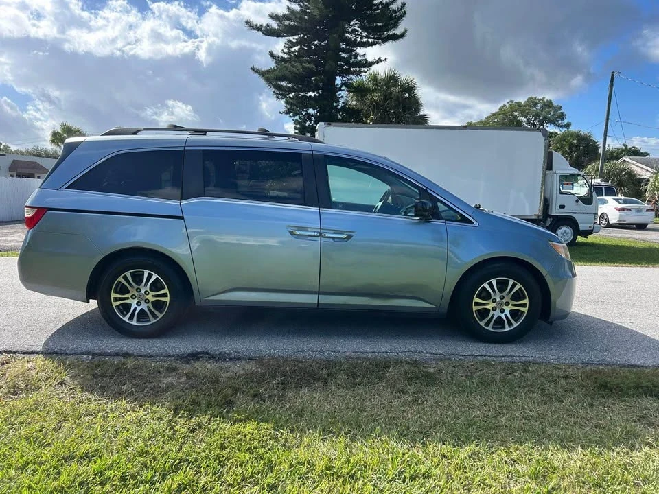 2011 Honda Odyssey - Image 3 of 7