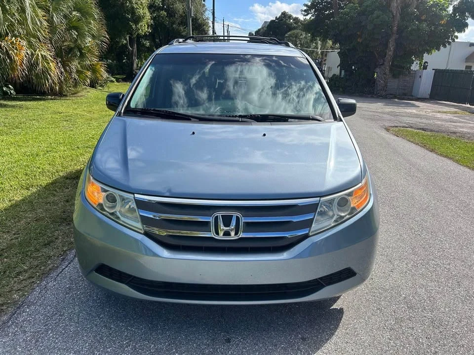 2011 Honda Odyssey - Image 2 of 7