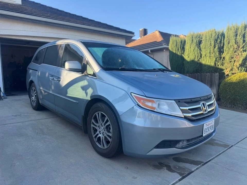 2011 Honda Odyssey - Image 2 of 10