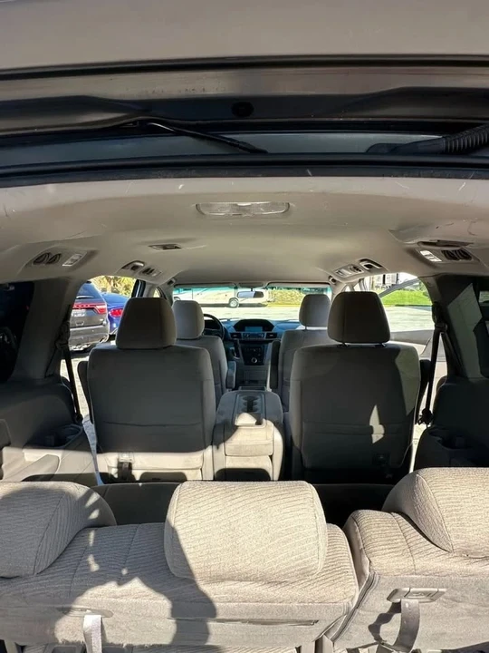 2011 Honda Odyssey - Image 8 of 19