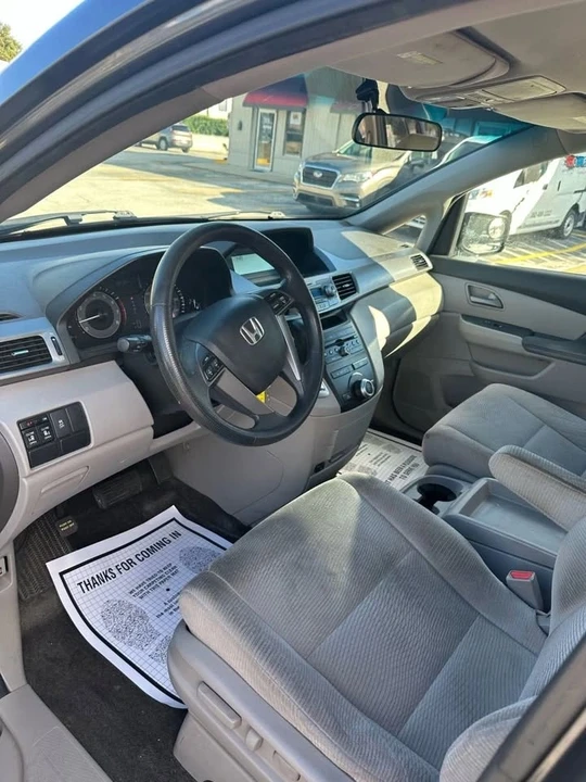2011 Honda Odyssey - Image 17 of 19