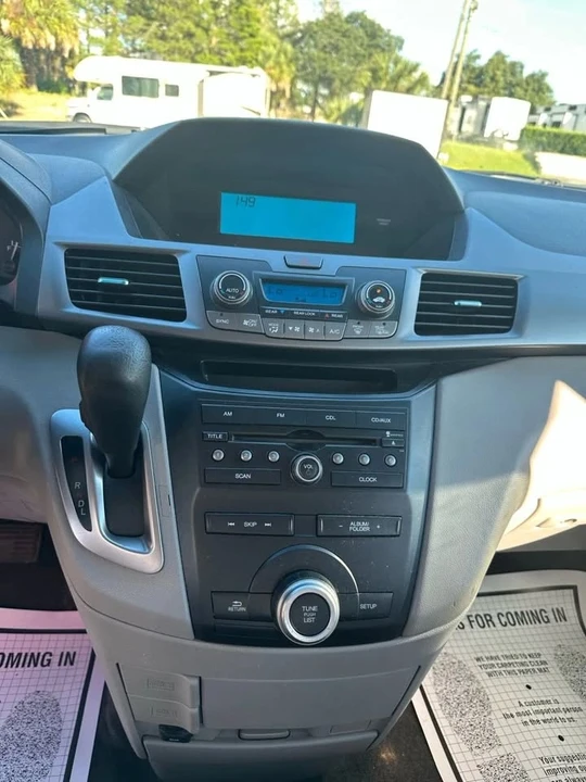 2011 Honda Odyssey - Image 13 of 19