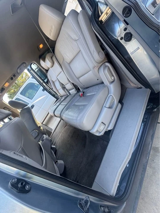2011 Honda Odyssey - Image 6 of 10