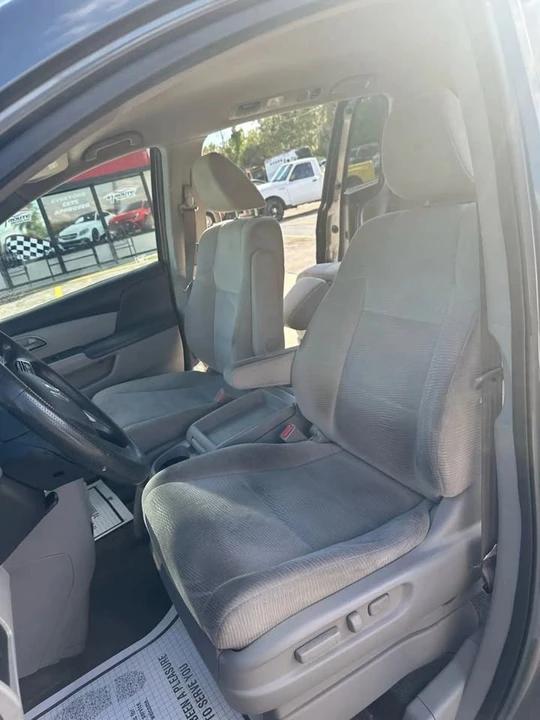 2011 Honda Odyssey - Image 16 of 19