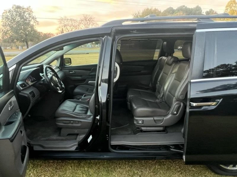 2011 Honda Odyssey - Image 17 of 19